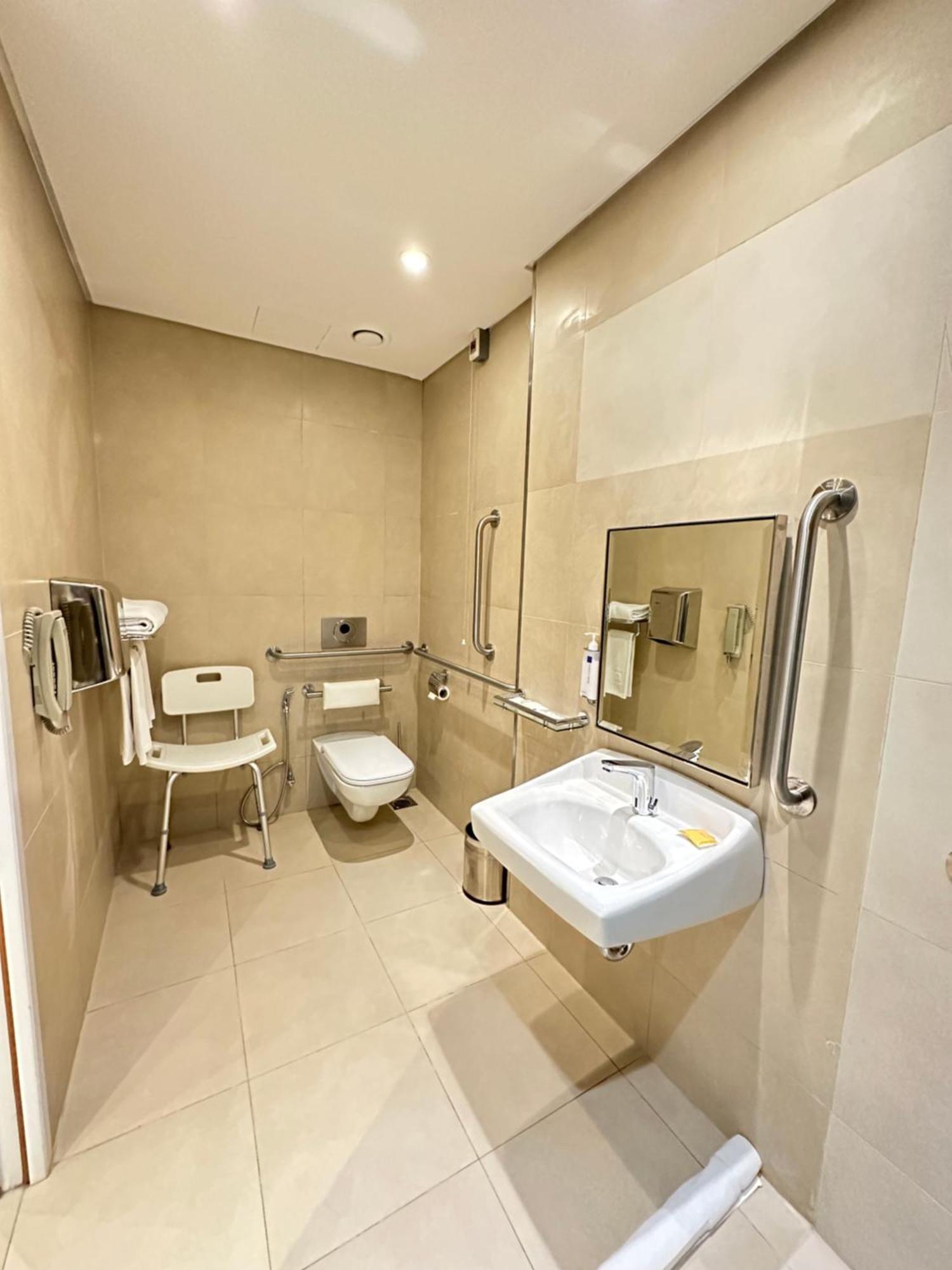 Centro Shaheen By Rotana Hotel 4*